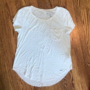 Hollister must-have white pocket tee